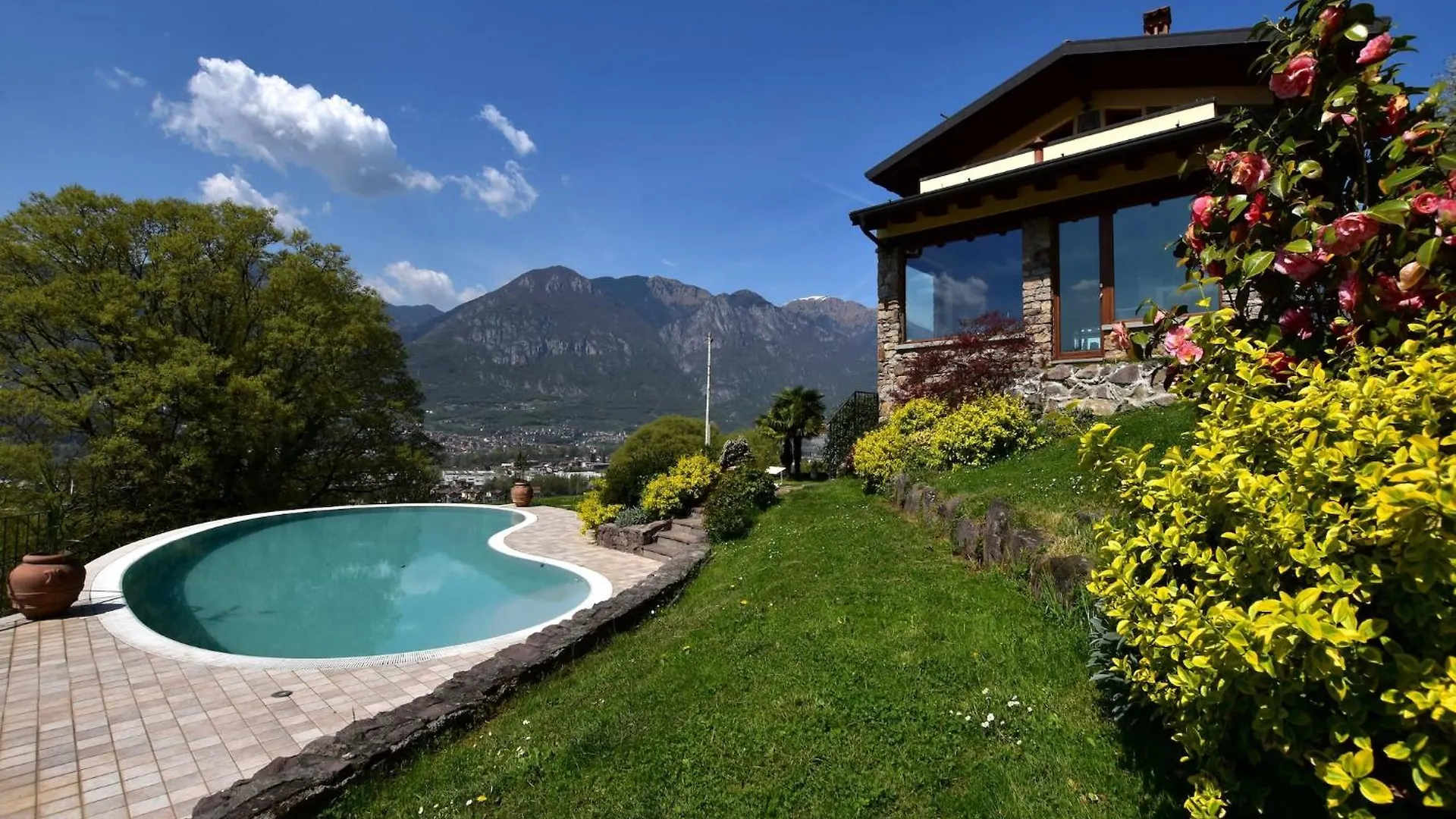 Villa In Pisogne With Pool Garden And Lake View 0*,