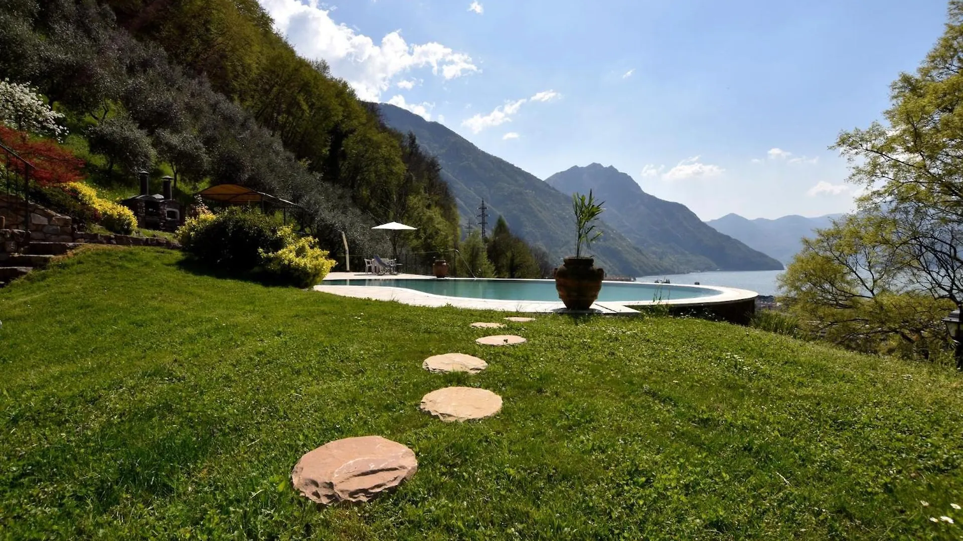 Villa In Pisogne With Pool Garden And Lake View 0*,