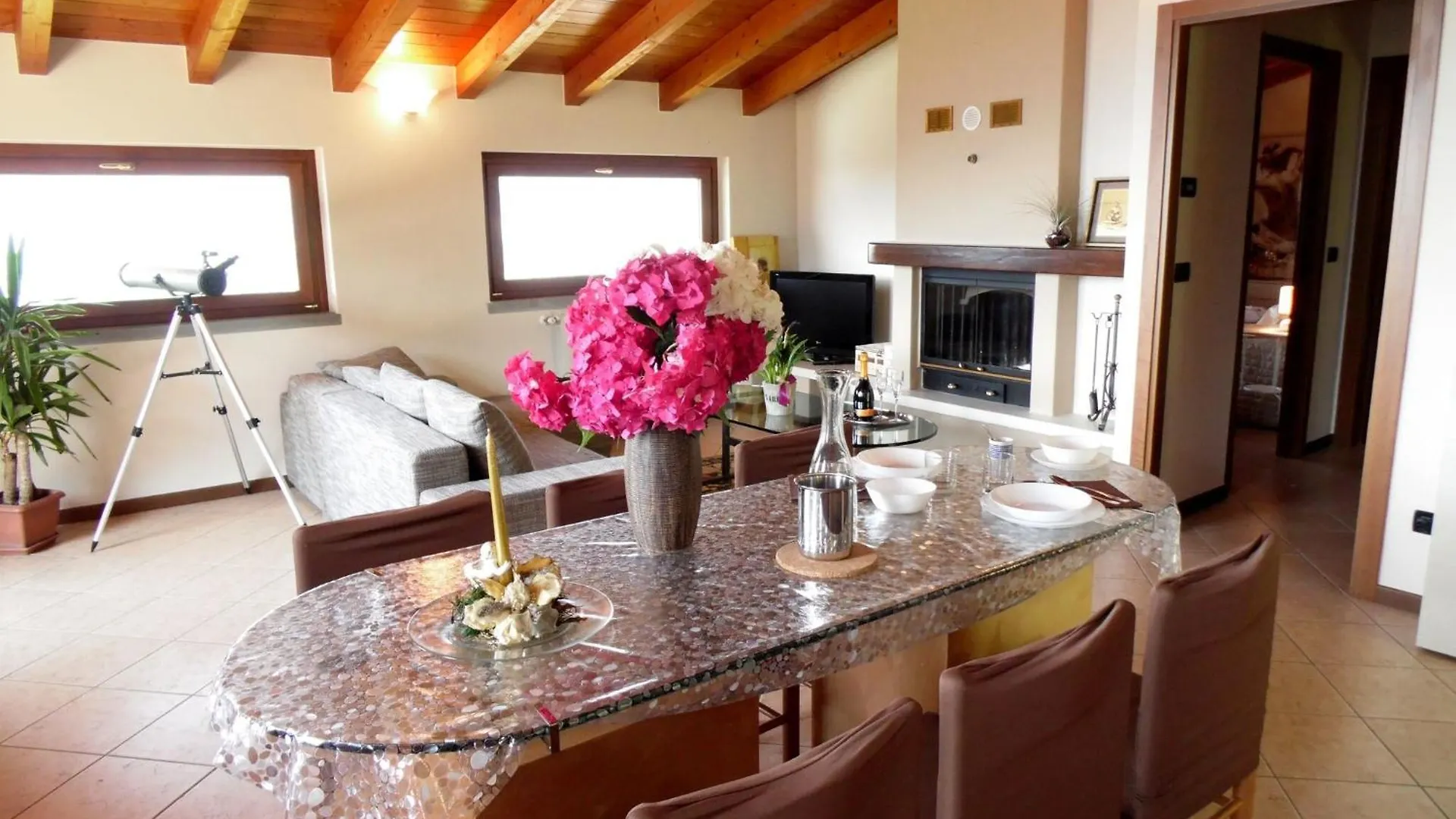 Apartment Villa In Pisogne With Pool Garden And Lake View Italien