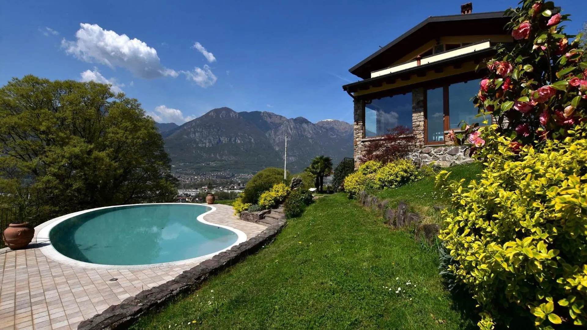 Villa In Pisogne With Pool Garden And Lake View